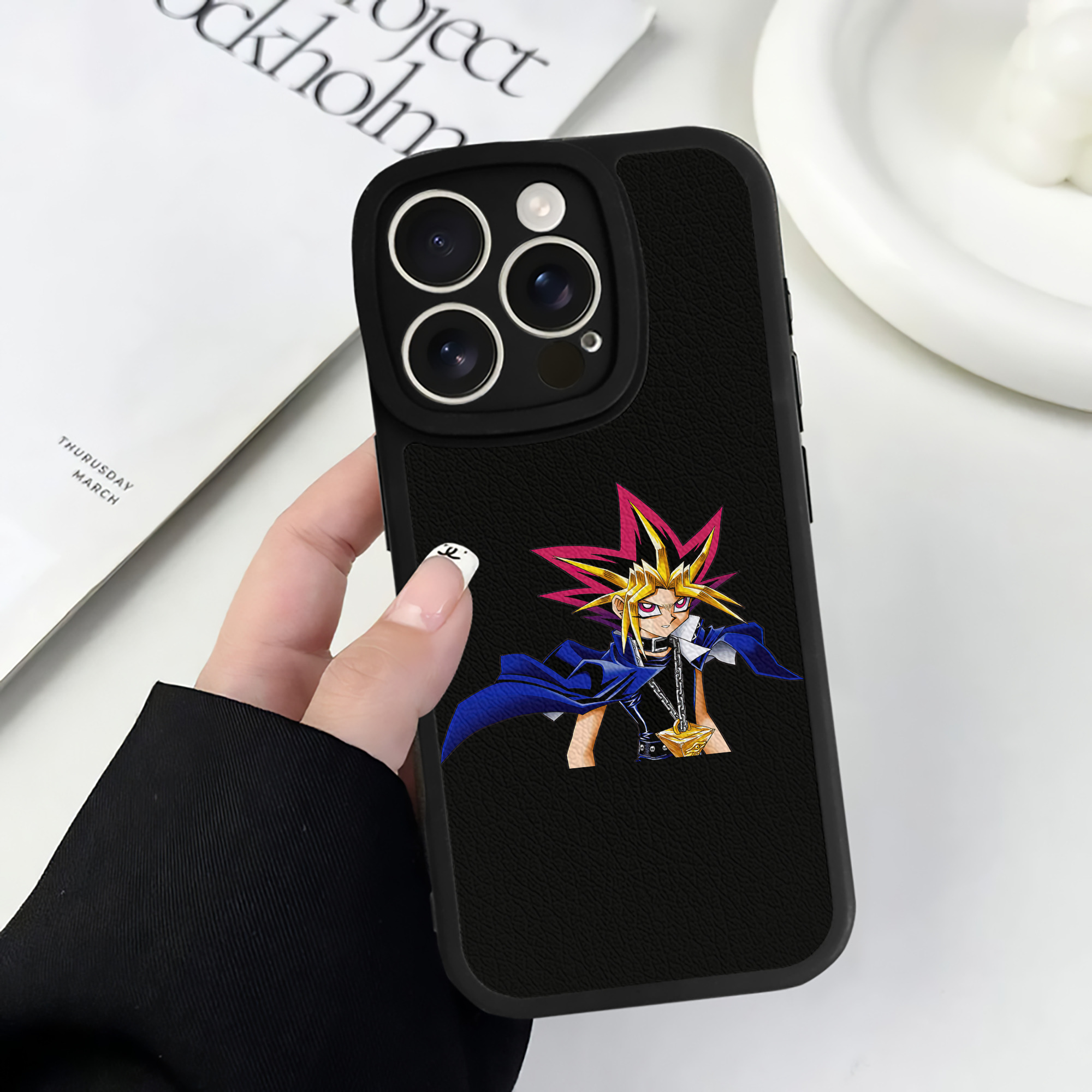遊☆戯☆王 Yu-Gi-Oh! 【iPhone 16シリーズ対応】シリコンスマホケース（レザー調） 材質：シリコン